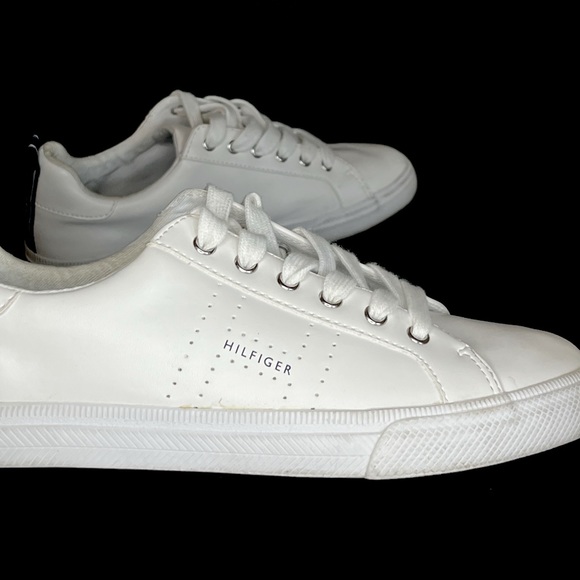 Tommy Hilfiger Low Rise Shoes - Picture 2 of 8